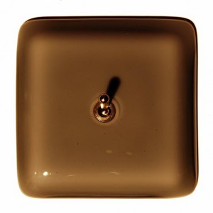 interrupteur en verre marron